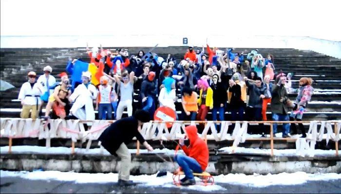 Tinerii se dezlănţuie pe ritmurile piesei ”Harlem Shake”