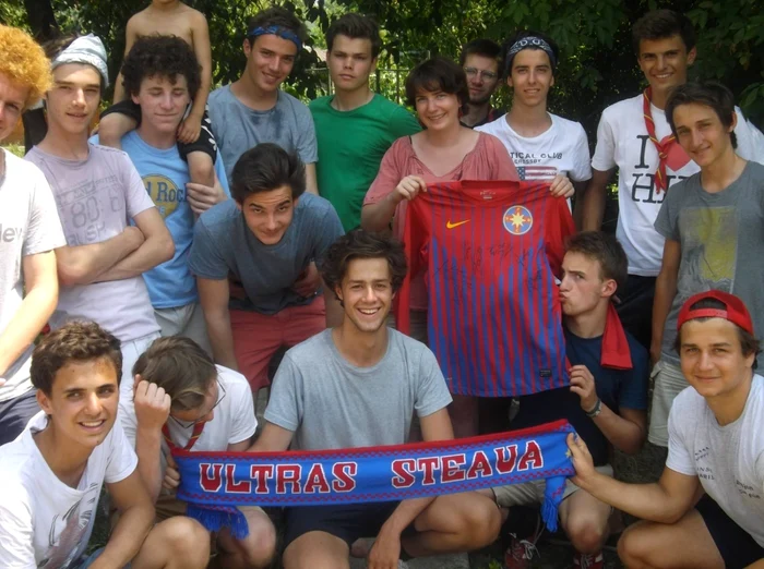 Voluntari Franţa, veniţi în vizită la Asociaţia Stea s-au alăturat campaniei FOTO: Alexandru Bunea