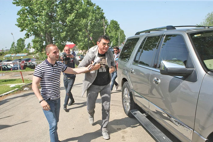 Înainte de marea revedere, Pelinel s-a aranjat la un salon de fiţe