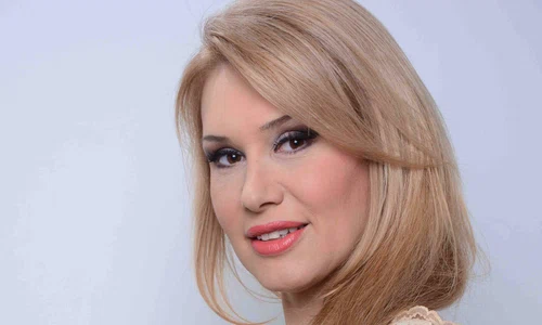 Irina Cordoneanu a prezentat la Antena Stars «Star matinal de weekend» şi «Star Magazin» jpeg