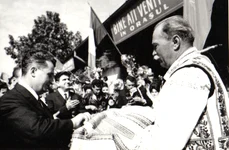 Nicolae Ceaușescu în vizită la Bârlad (© „Fototeca online a comunismului românesc”, cota: 90/1966)