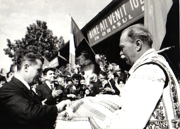 Nicolae Ceaușescu în vizită la Bârlad (© „Fototeca online a comunismului românesc”, cota: 90/1966)