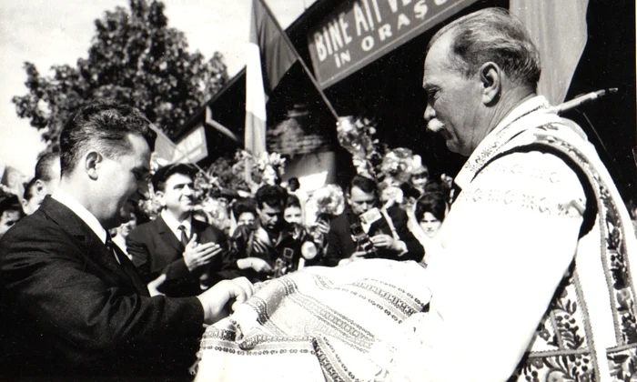 Nicolae Ceaușescu în vizită la Bârlad (© „Fototeca online a comunismului românesc”, cota: 90/1966)