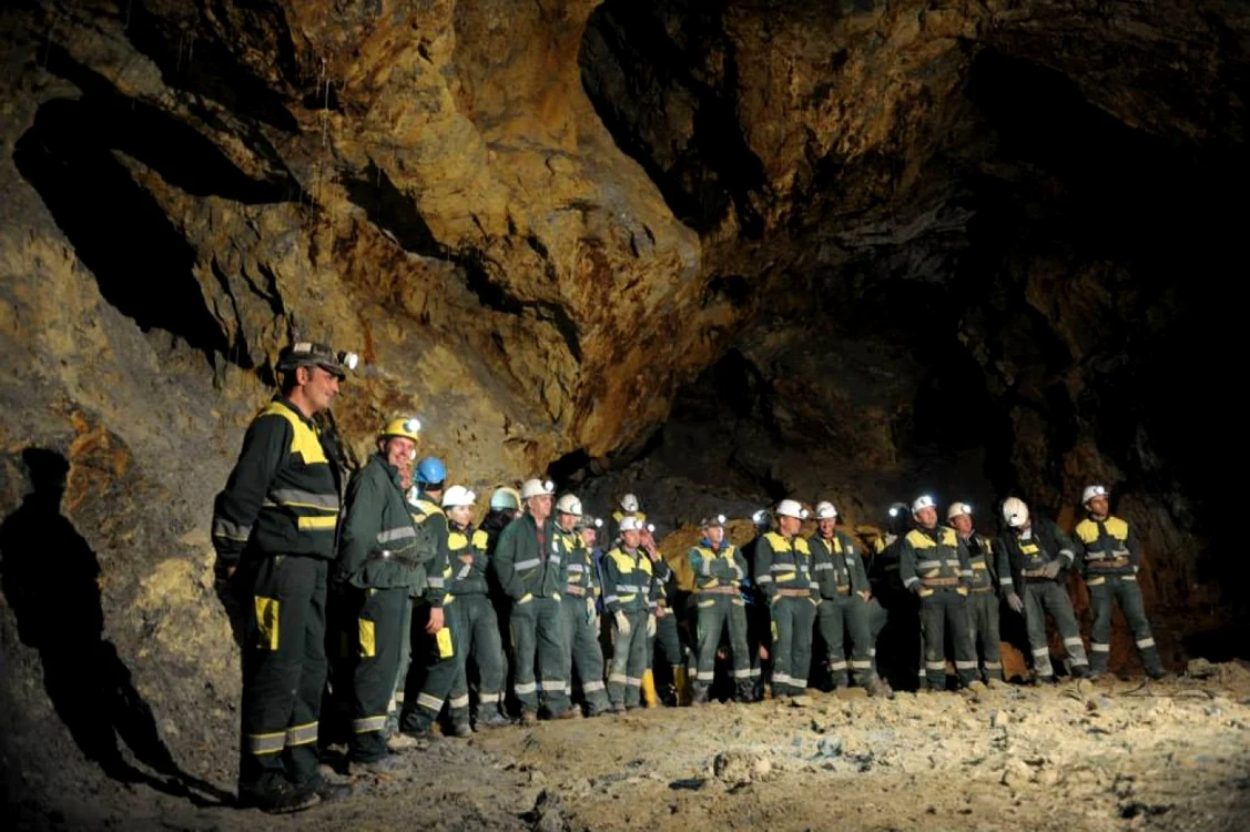 Mineri de la RMGC în subteranul galeriei Cătălina Monuleţti
