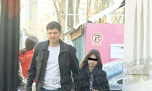 Sebastian Vlădescu (55 de ani) o ia de la şcoală pe fiica iubitei lui (Fotografii: Alex Muscaliu) jpeg