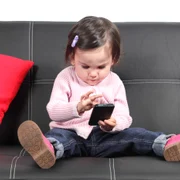 copii smartphone - telefon FOTO Shutterstock