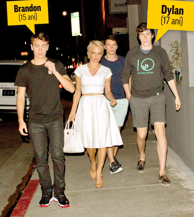 Diva este foarte răsfăţată de băieţii ei, Dylan (17 ani) şi Brandon (15 ani) (Fotografii: Guliver/Splashnews/Photoland/Wenn/Hepta)