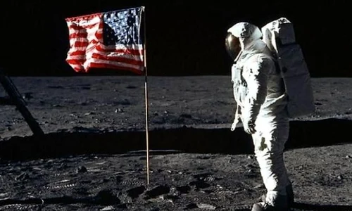 A murit Neil Armstrong, primul om care a pășit pe Lună jpeg