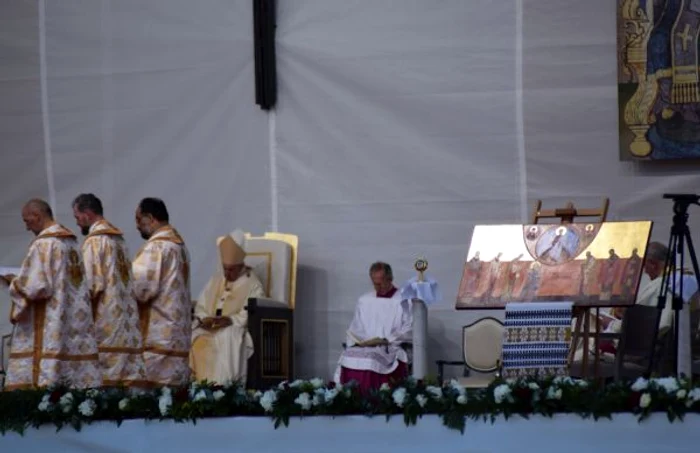 Papa Francisc pe Câmpia Libertăţii şi icoana cu cei şapte episcopi beatificaţi