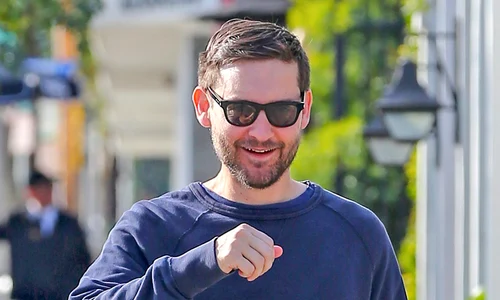 Toby Maguire And Family Get Coffee At Verve In Weho jpeg
