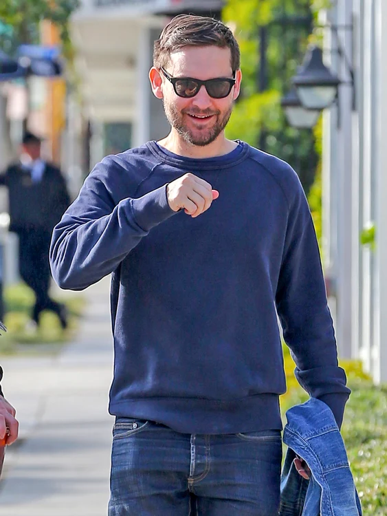 Toby Maguire And Family Get Coffee At Verve In Weho jpeg