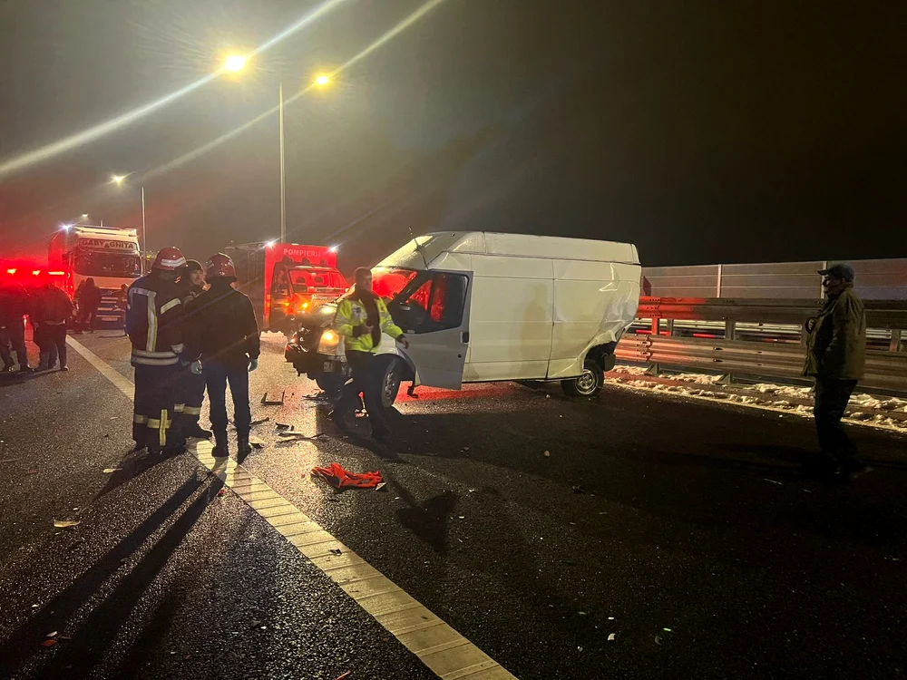 Imagini cu accidentul în lanț de pe Lotul I al Autostrăzii Sibiu Pitești Foto ISU Sibiu