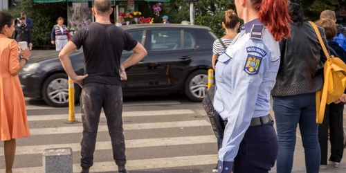 Poliţist - trecere de pietoni / FOTO Poliţia Rutieră / 26 sep 2019