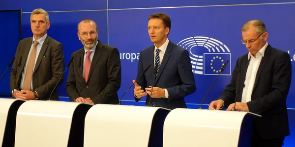 Siegfried Mureșan alături de manfred Weber liderul de grup al PPE FOTO Facebook S Muresan jpg