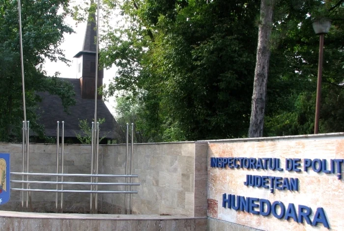 Biserica din curtea IPJ Hunedoara. FOTO: IPJ Hunedoara.