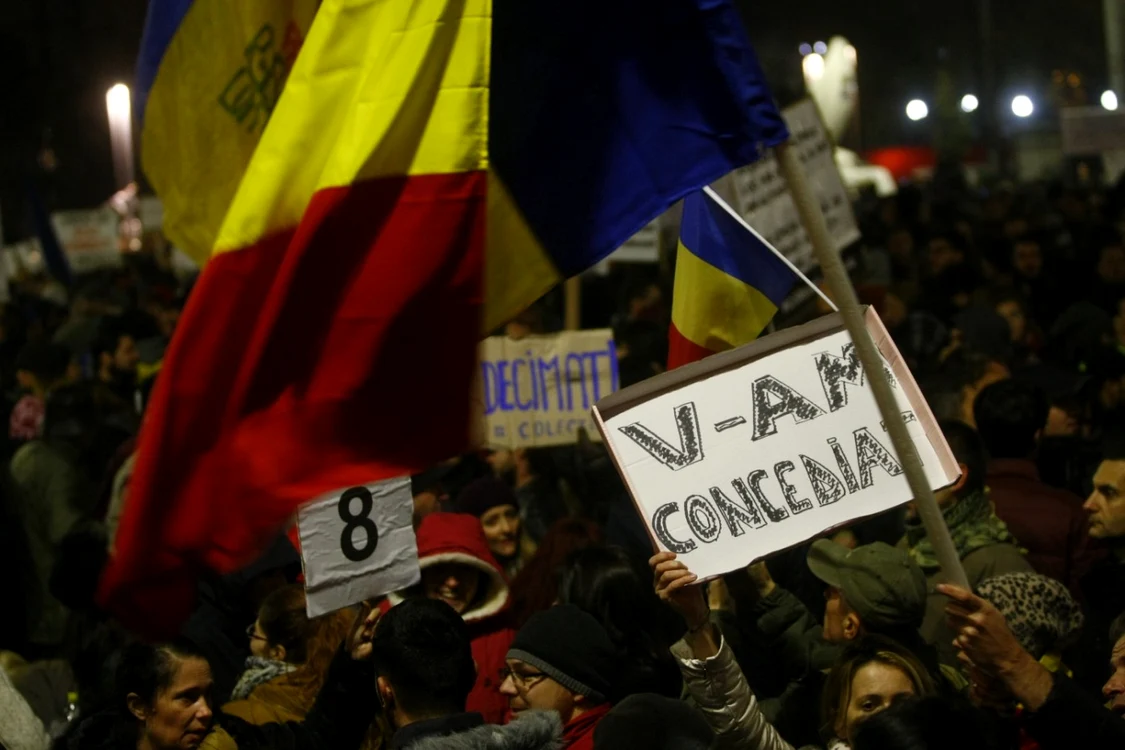 Pancartă arborată în timpul protestelor din noiembrie 2015. Foto: David Munteanu/ Adevărul