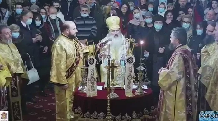 ÎPS Teodosie a oficiat slujba de Anul Nou după ora 23, oră de la care încep restricţiile de circulaţie în Constanţafoto: News.ro