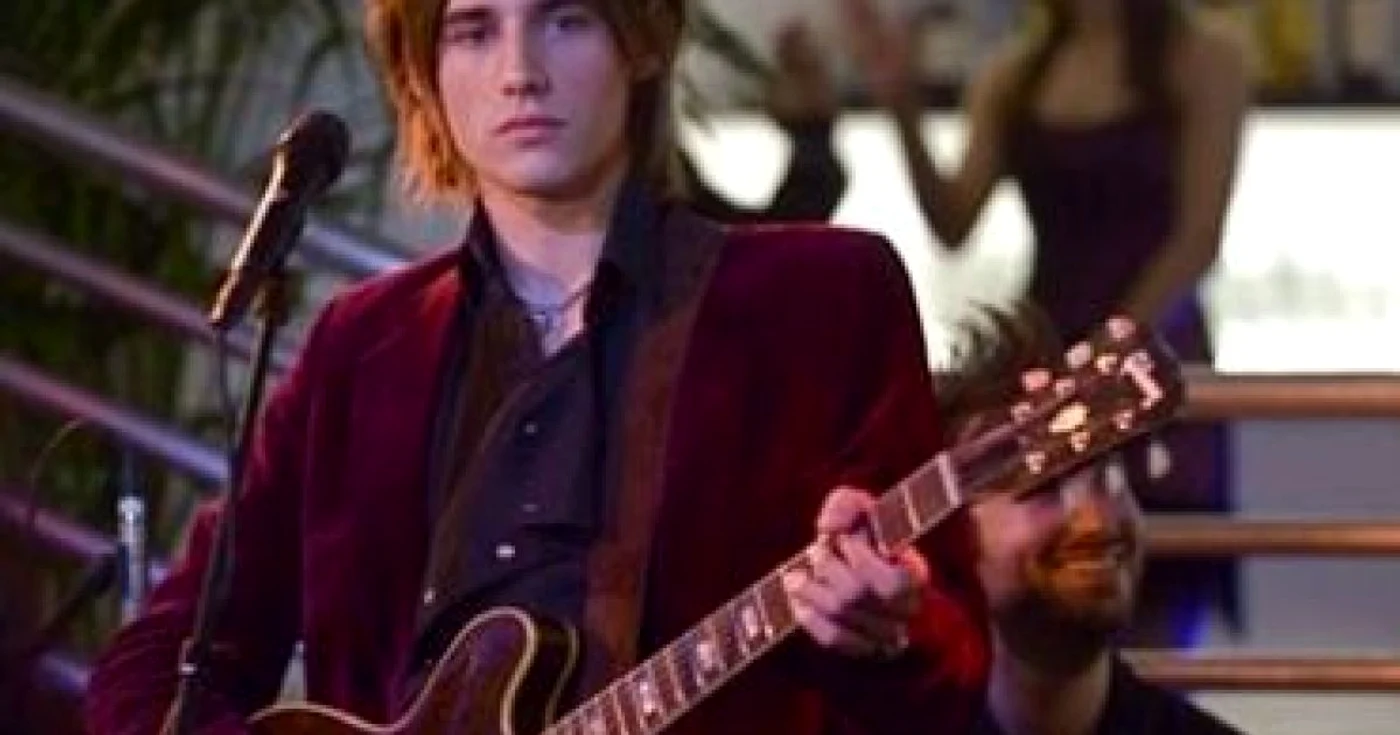 VIDEO Reeve Carney va avea rolul principal din Spider-Man Turn Off the Dark