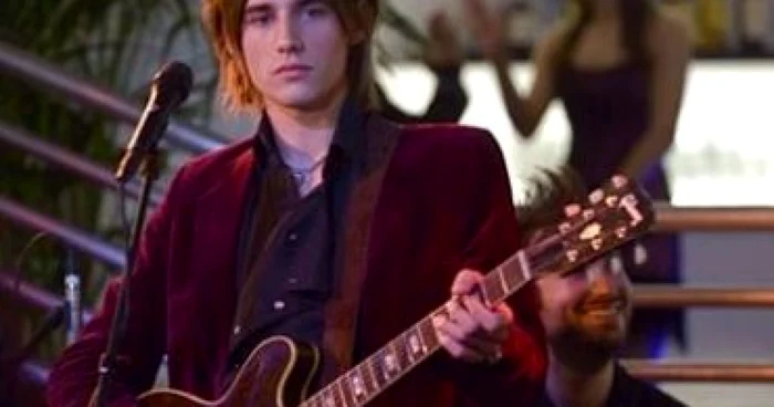 VIDEO Reeve Carney va avea rolul principal din Spider-Man Turn Off the Dark