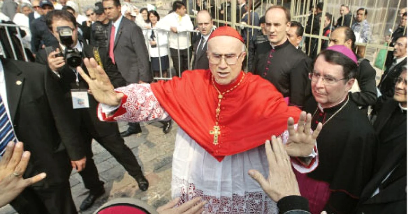 Tarcisio Bertone va asigura „interimatul” Scaunului Papal şi va prezida conclavul pentru alegerea Papei FOTO Reuters