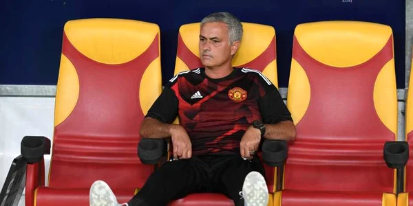 Antrenorul echipei Manchester United Jose Mourinho reacţionează înaintea meciului Real Madrid vs Manchester United  pe arena Philip II din Skopje Macedonia FOTO EPA / Georgi Licovski