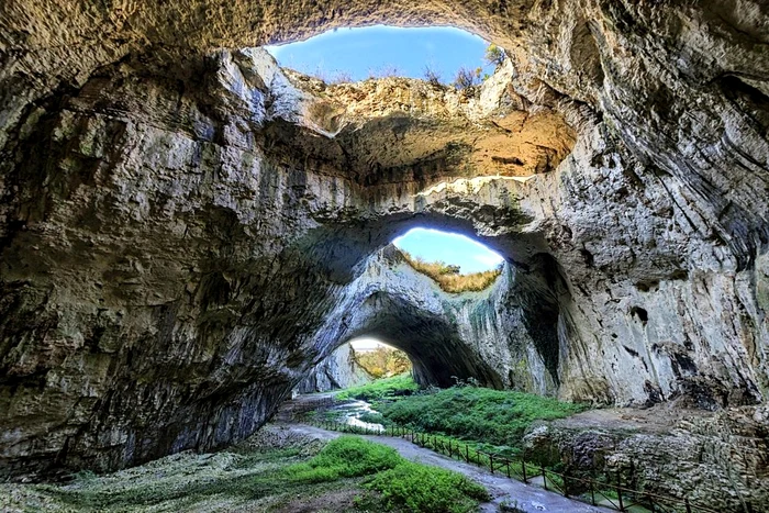 Peștera Devetașka FOTO tripadvisor.com