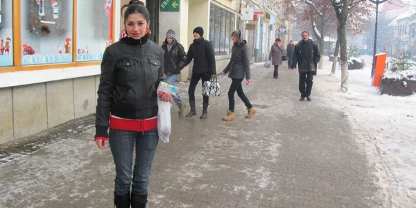 Bistriţenii au avut probleme serioase din cauza poleiului de pe pietonal