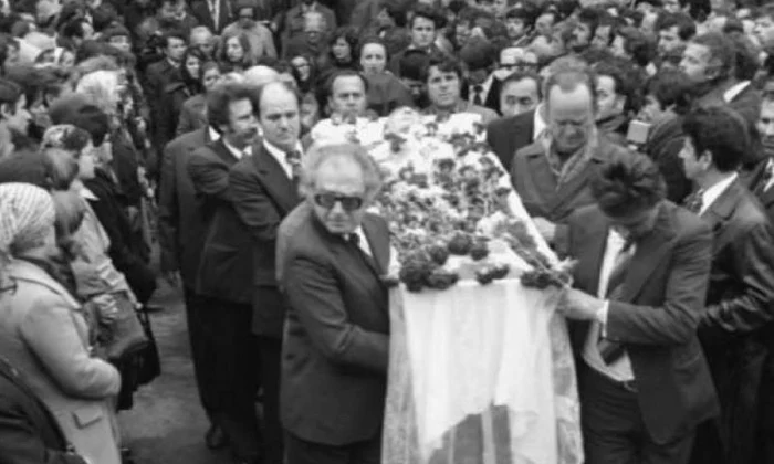 Misterele morţii celor mai mari zece scriitori români: ce i a adus, de fapt, sfârşitul lui Eminescu  Sadoveanu, asasinat de un mason? jpeg