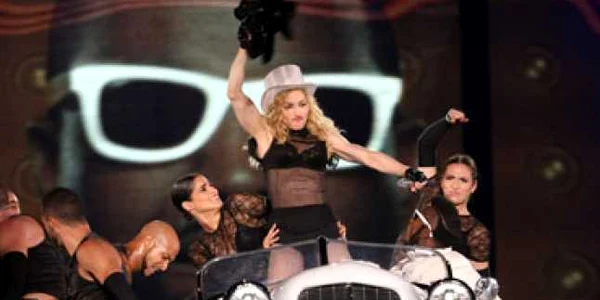 Madonna nu mai vrea să plece din România - revista presei mondene