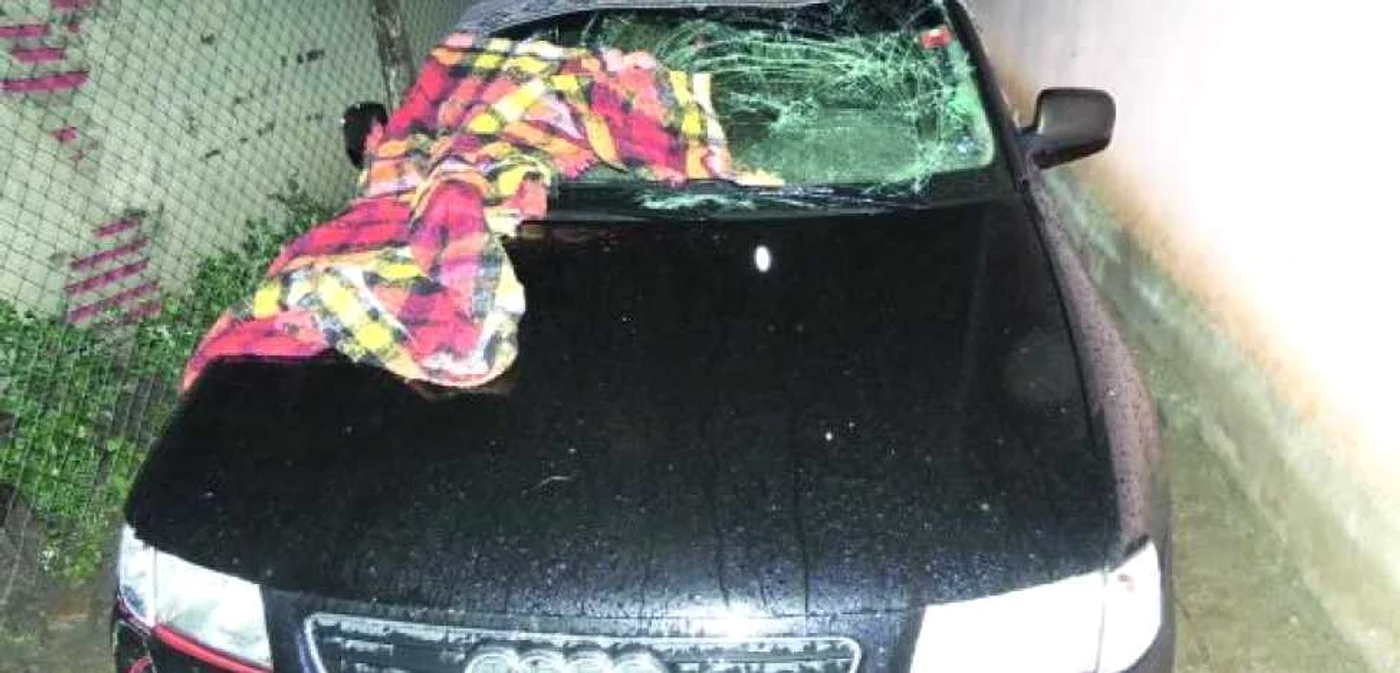 Tânărul de 22 de ani care a ucis un biciclist a încercat să ascundă maşină cu pături