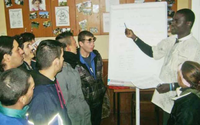 Désiré le predă limba franceză tinerilor din Satu Mare