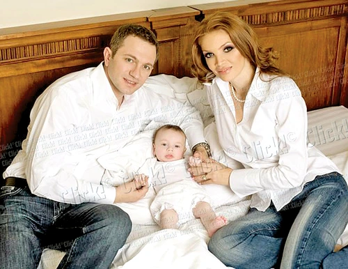La 39 de ani, cântăreaţa Cristina Spătar are tot ce îşi doreşte: un soţ iubitor, pe Alin Ionescu şi un băieţel frumos foc, pe Albert (Foto: Arhivă personală)