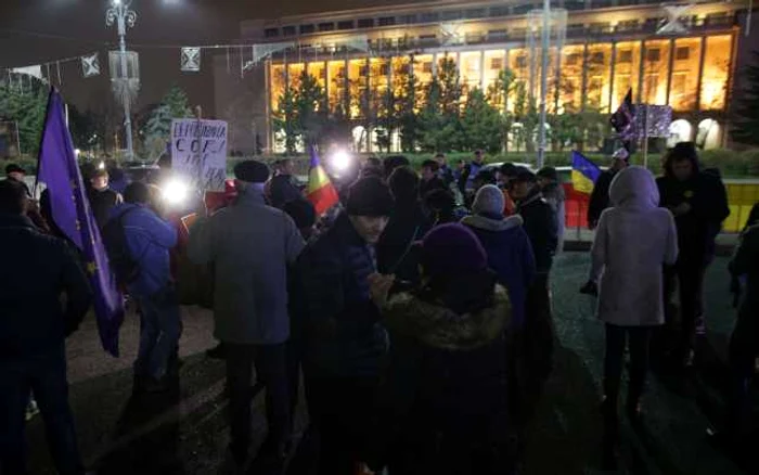 Protestatari în faţa Palatului Victoriei FOTO Inquam Photos