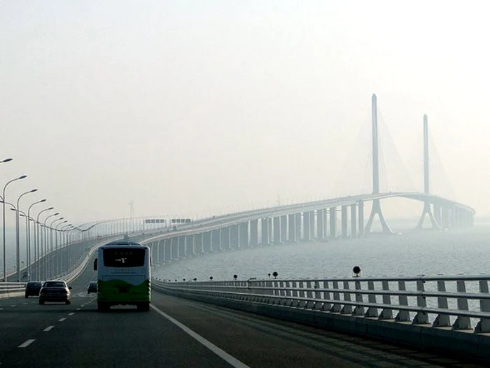  Shanghai Yangtze River Tunnel and Bridge 