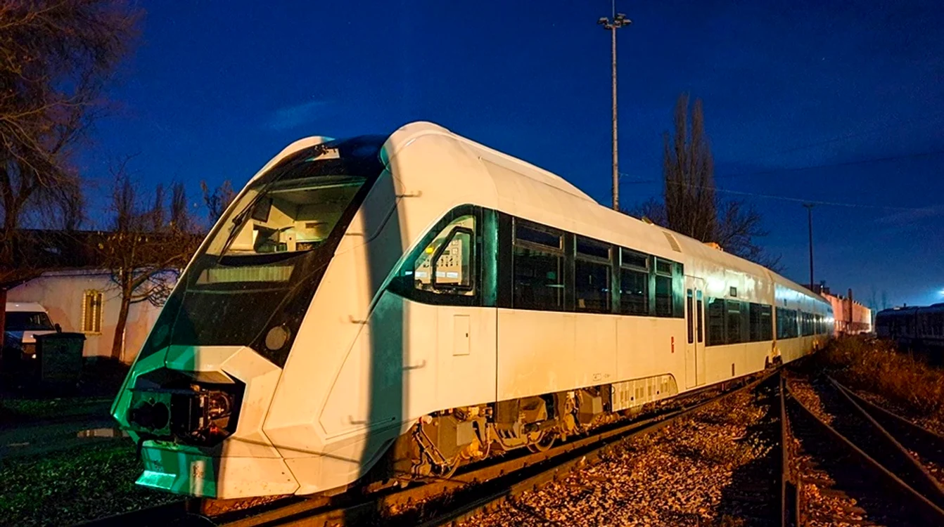 Trenul este format din trei vagoane și are 145 de locuri. Foto: Grampet Group