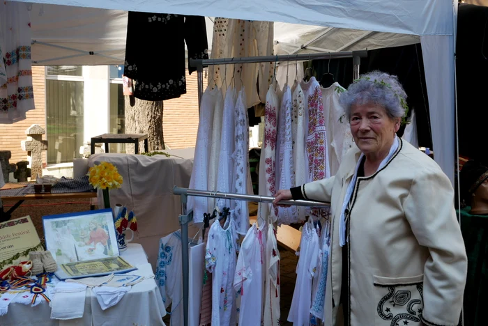 Iulia Goran se ocupă cu broderia de 60 de ani. FOTO: N. Nemeș