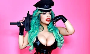 Chiar dacă obsesia ei îi cauzează şi probleme, tânăra nu are de gând să se oprească aici  Ea vrea o talie cât mai mică cu putinţă jpeg