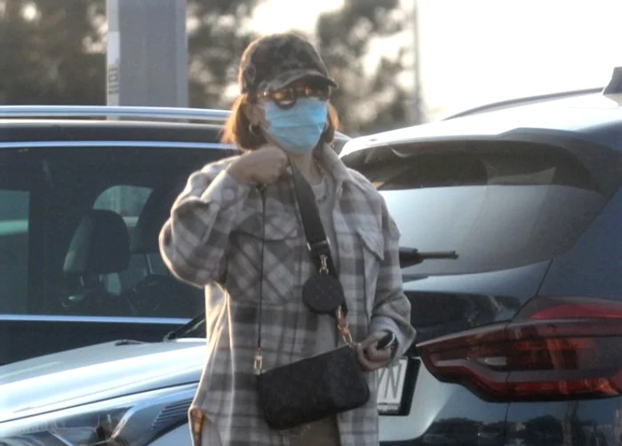 
    Cristina Șișcanu, greu de recunoscut cu această ținută foto: BLITZ  