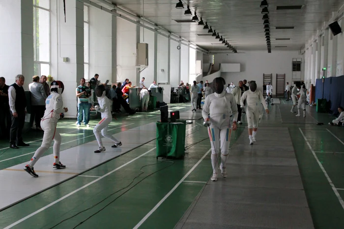 Aflată în Complexul Sportiv Floreasca, sala de scrimă ce poartă numele Anei Pascu e mult prea mică pentru a găzdui un concurs internaționalFoto: Marian Burlacu