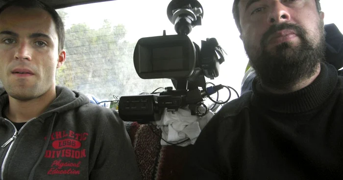 Julio Soto (stânga) şi Ştefan Constantinescu, la filmările pentru "Dacia, dragostea mea"