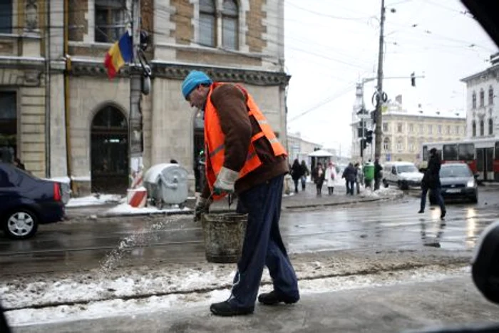 Deszăpezire pe trotuare