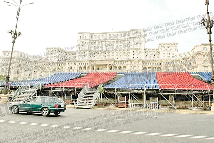 Acoperişul scenei folosite pentru concertul lui Roger Waters este cea mai mare din lume cu o lungime de 150 de metri (Fotografii: Marian Iliescu)