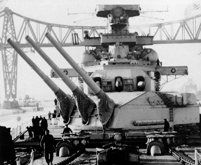Tunuri pe o nava germană din Clasa Scharnhorst