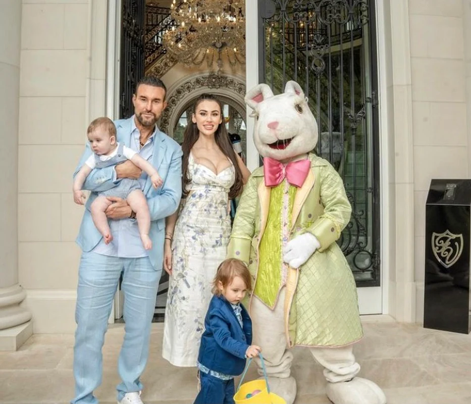 Philipp Plein a sărbătorit Paștele alături de Lucia Bartoli și cei doi băieți ai lor 