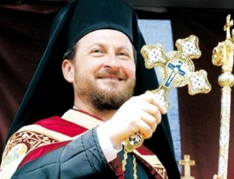 
    Corneliu Bârlădeanul, fostul Episcop al Hușilor, este cercetat din nou pentru act sexual cu minori   