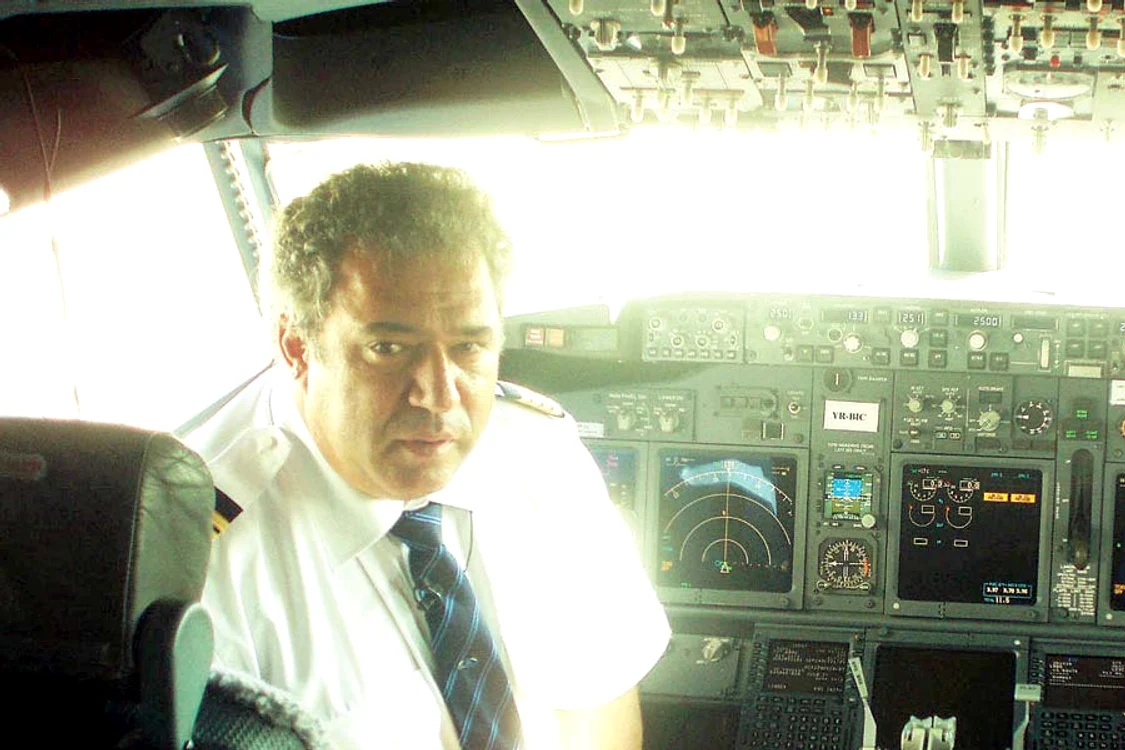 † Adrian Iovan aşa  cum se simţea el  cel mai bine: în  cabina avionului