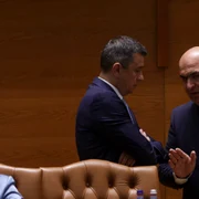 Ședințele camerelor reunite ale Parlamentului României organizate pentru asumarea răspunderii Guvernului pe pachetul 2 de măsuri fiscal-bugetare, în București. FOTO Inquam Photos / Octav Ganea