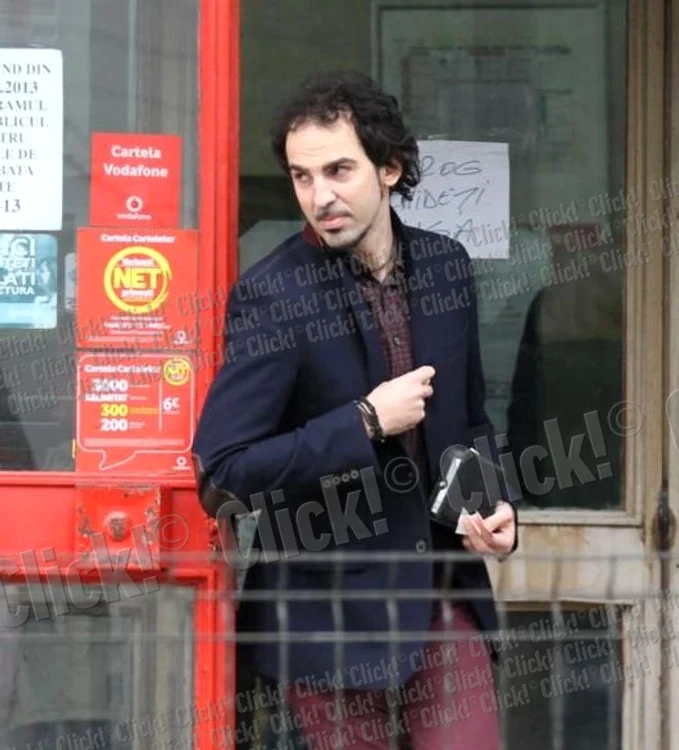 Flavius Buzilă şi-a rezolvat problemele la Evidenţa Populaţiei şi la Poştă. (Foto: Alex Muscaliu)