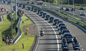 Un convoi a transportat corpurile neînsufleţite de la aeroportul din Eindhoven jpeg