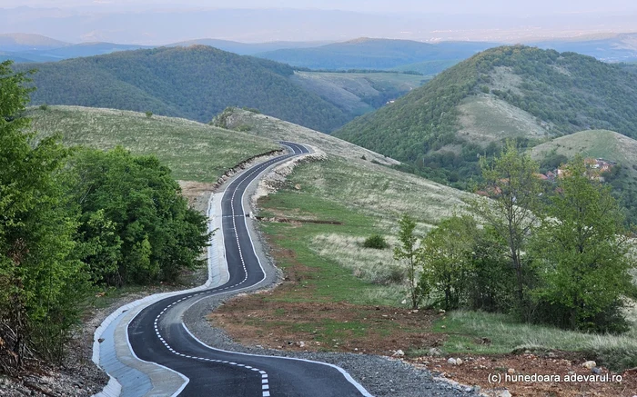 Pista de biciclete Cerbăl - Ulm, numită și Transalpina Bicicliștilor. Foto: Daniel Guță. ADEVĂRUL